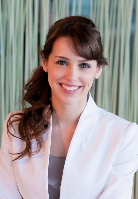 Stefanie Joosten pretty actress gallery