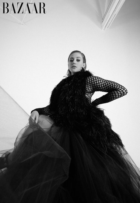 Lili Reinhart nice star pictures