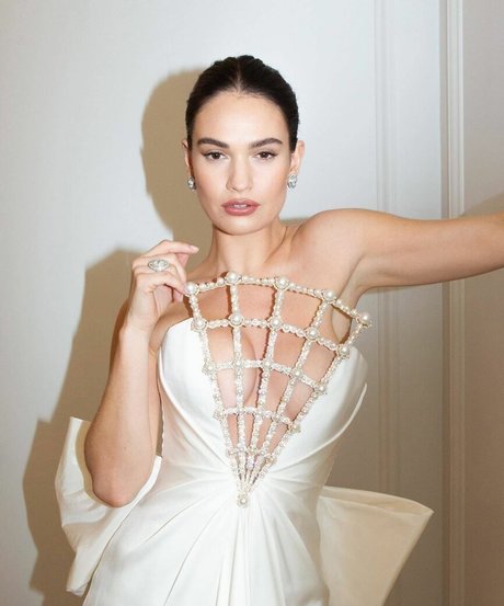 Lily James free model img