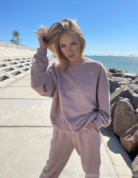 Ilona Arsentieva pornstar nude img