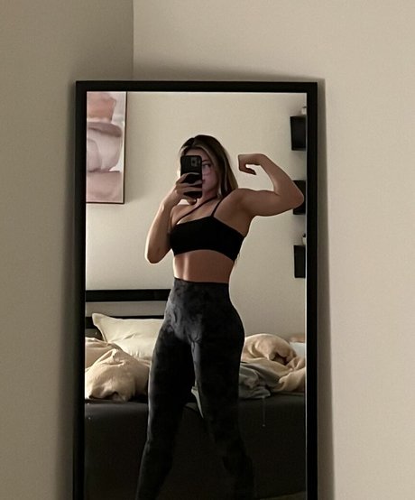 Leoniemontybtw pornstar art picture