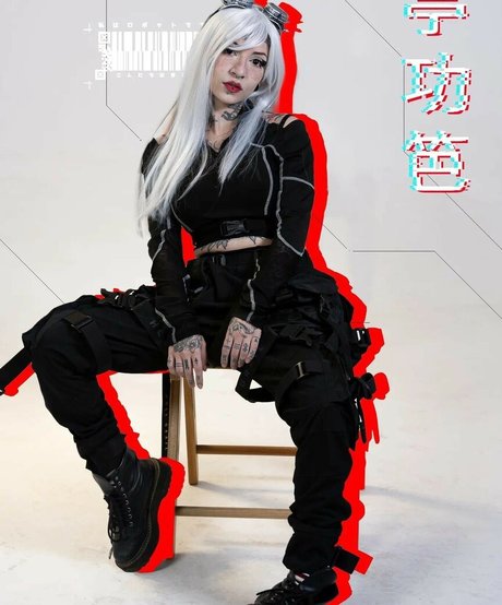 Aline Fox naked star picture