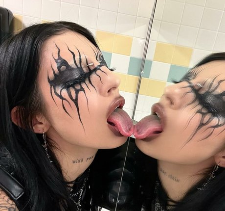 DeathbyRomy erotic star image