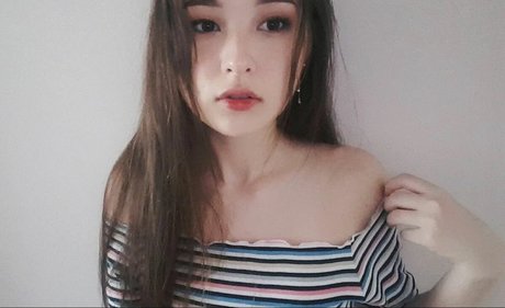 Tinakitten model hd image