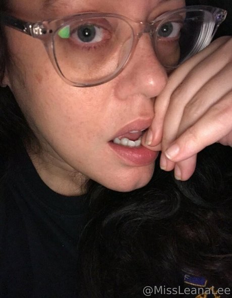 missleanalee model naked pic