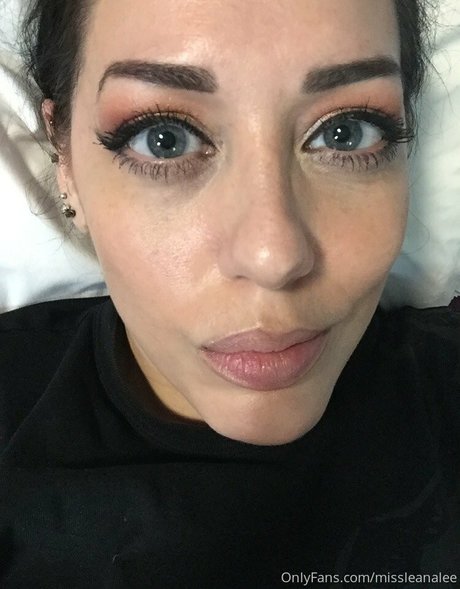 missleanalee nude actress photos