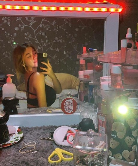 Anastasya Khosasih star art pic