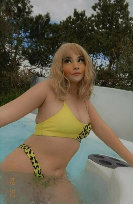 alissaquinn model naked photo