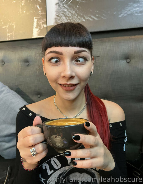 LeahObscure best model photo