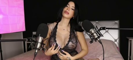 Ellie Alien star beautiful pic