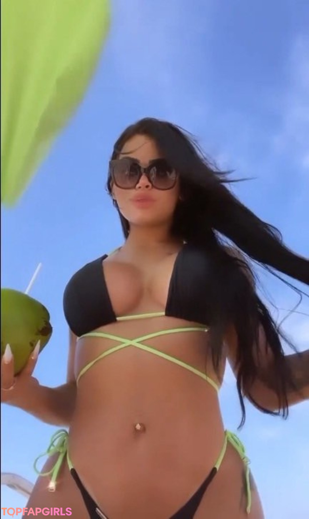 Stephanie Silveira hot actress photos