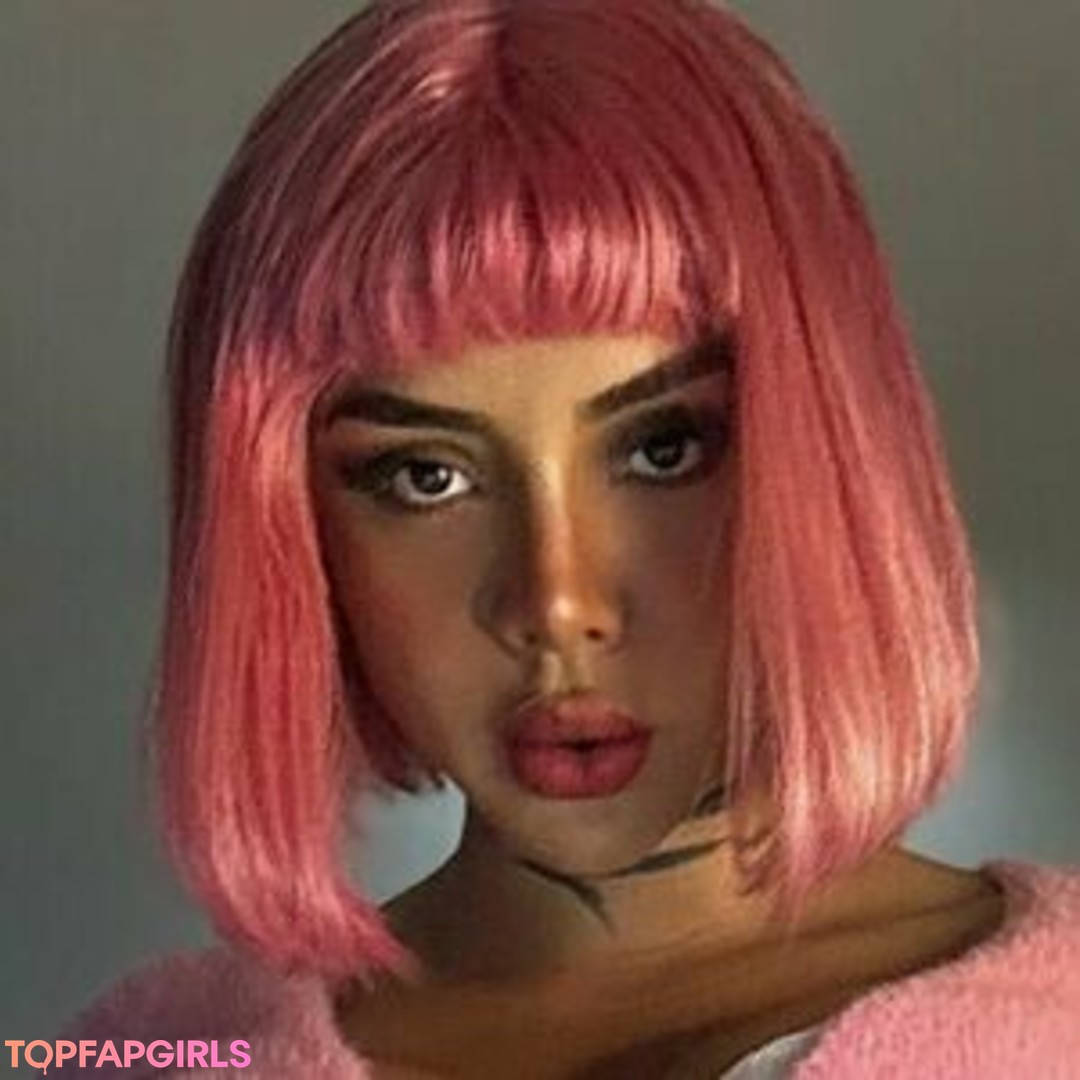 DElettraa art star photo