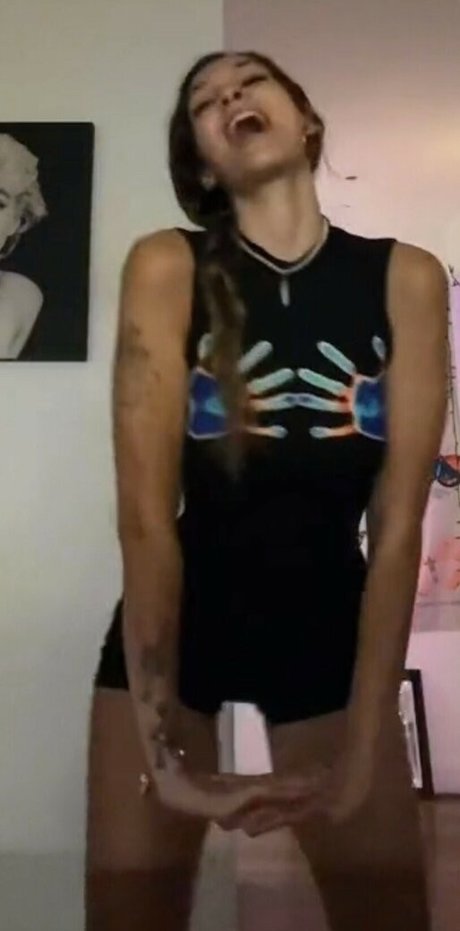 Miss x bee sex model img