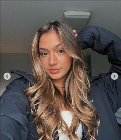 spreading onlyfans free nude image