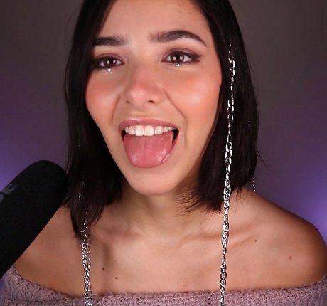 ASMR Glow pretty model photo