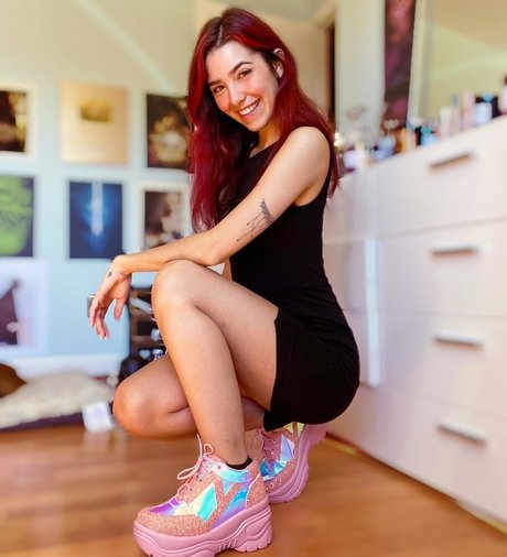 ASMR Glow beautiful actress pictures