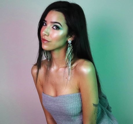 ASMR Glow star nude pic