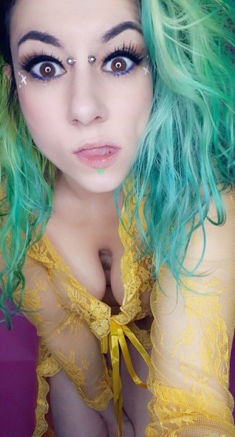 freetheo0pepper0o beautiful model photo