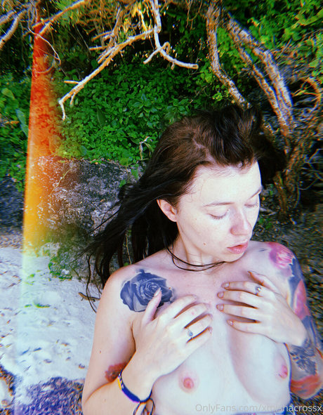 xmishacrossx model naked image