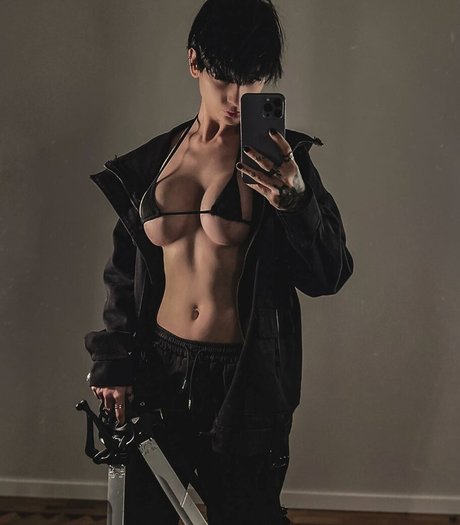 Alfyrise star naked images