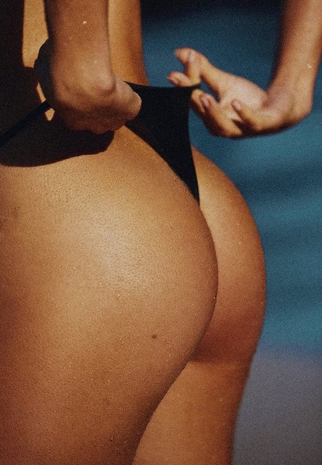 Natalie Jayne Roser exclusive model image