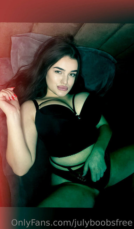 julyboobsfree high quality model pictures