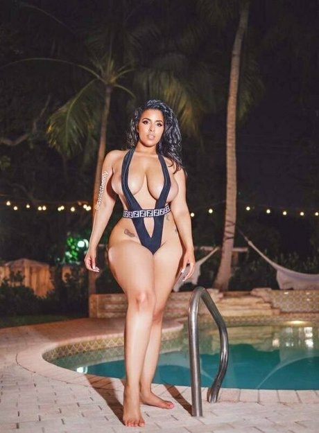 elleseefree hot actress img