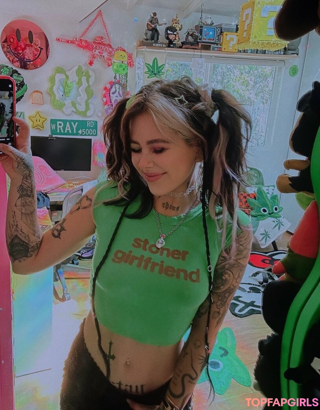 brunette petite onlyfans nice picture