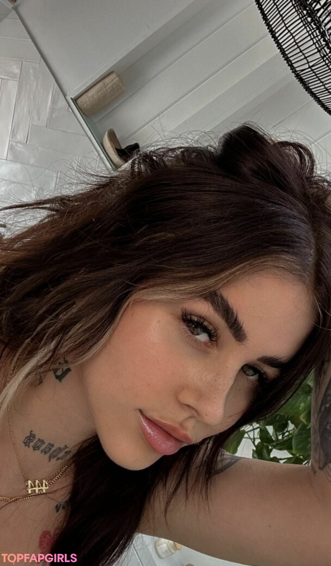 Craysounds star naked pictures