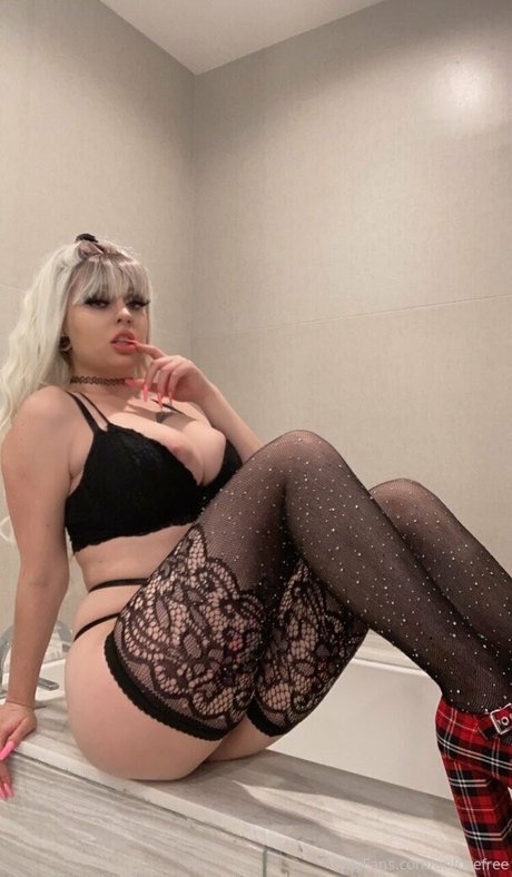 arilovefree model nude pic