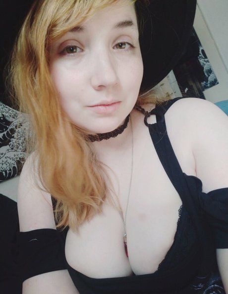 MCSmallyy model porn pics