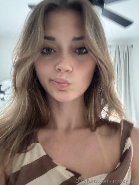 imrileyrain pornstar hot image