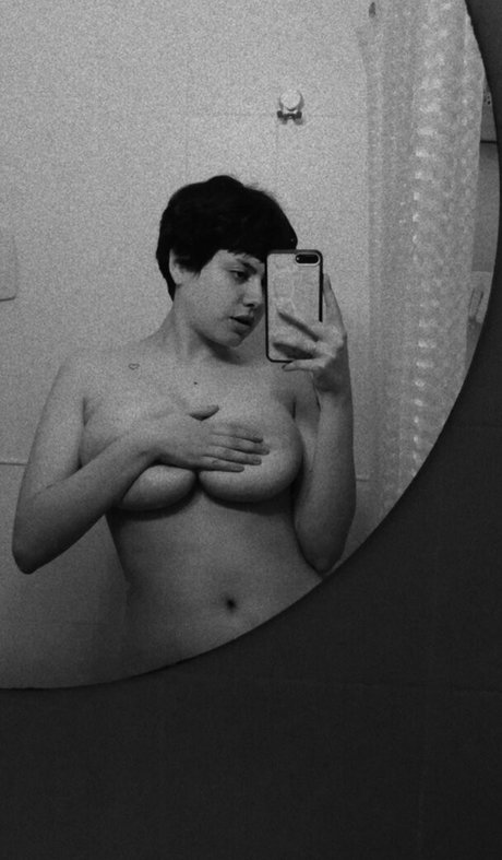 Moonvvenus model nudes img