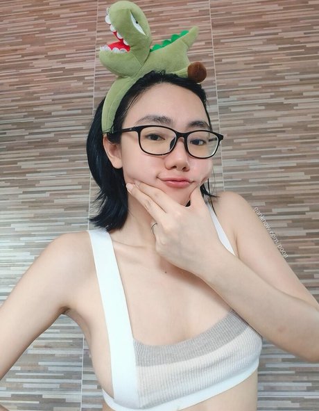 Poon Wrunya perfect star photo