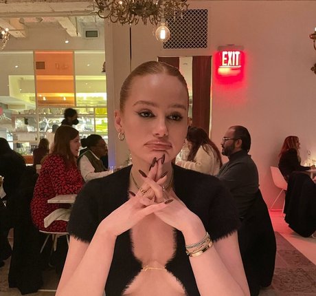 Madelaine Petsch porn model picture