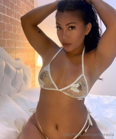 jannieasia erotic model images