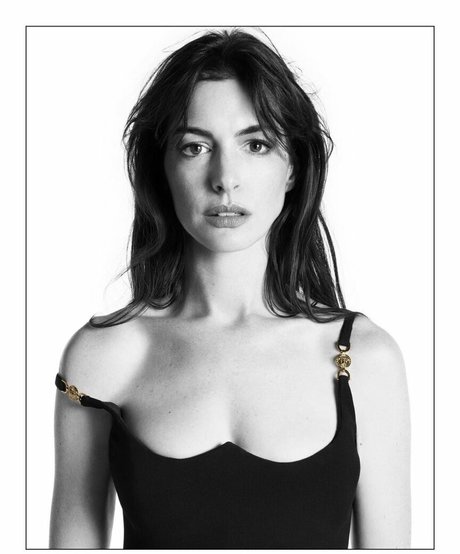 Anne Hathaway beautiful actress images