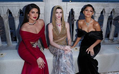 Anne Hathaway model top gallery