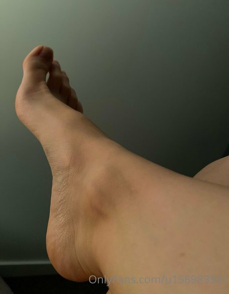 barefootlibran model free picture