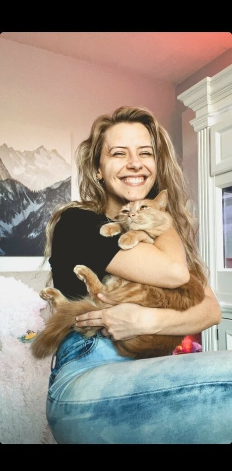 NoisyButters erotic actress gallery