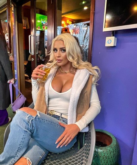 Sienna Day star art pics