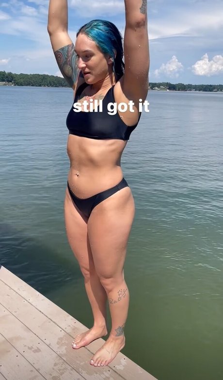 Kris Statlander sexy model pic