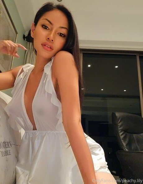 peachy lily perfect model img