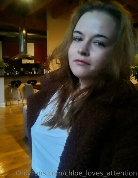 chloe loves attention star hot pic