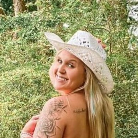 hotblondie95 porn model gallery