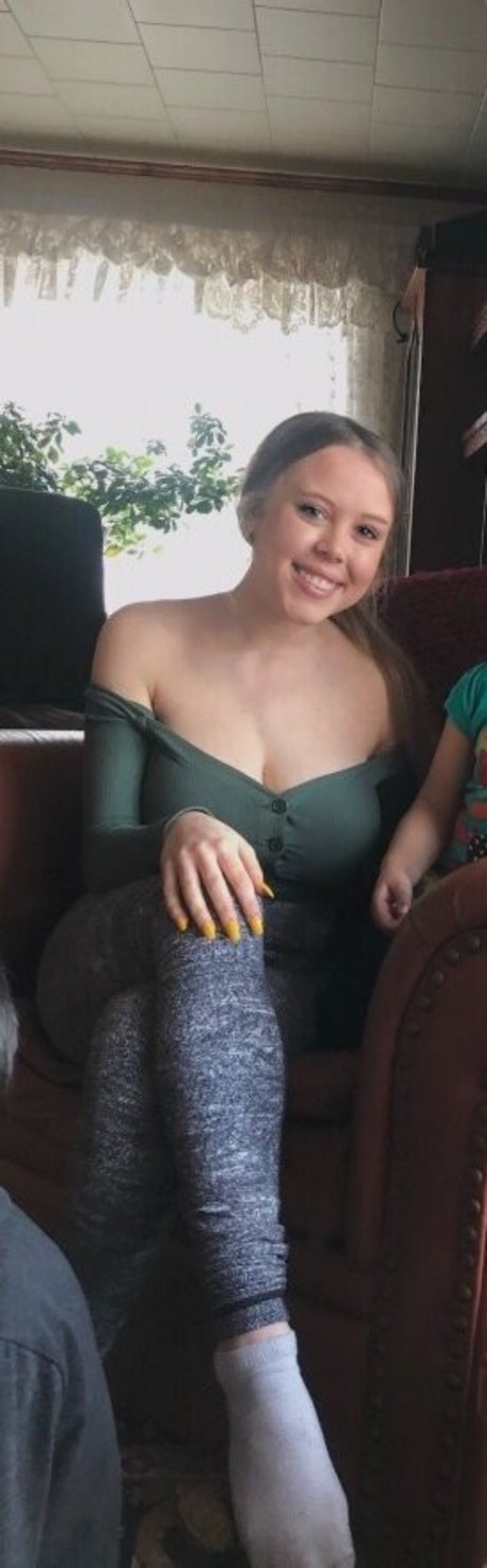 Emily Kyte pretty actress image