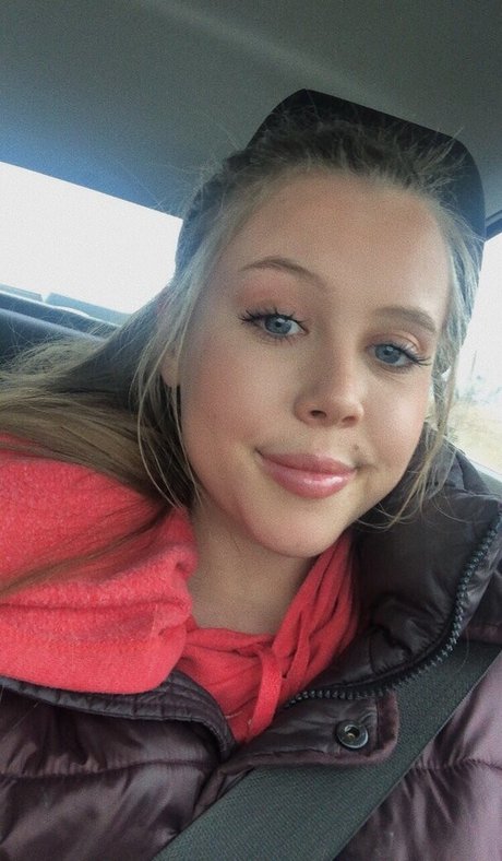 Emily Kyte model hot images