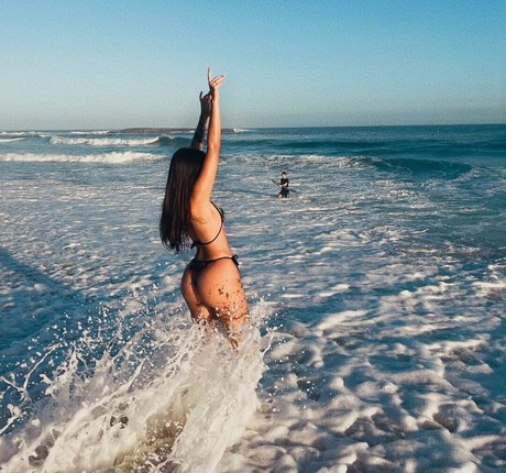 Emanuele Barros nice actress pictures