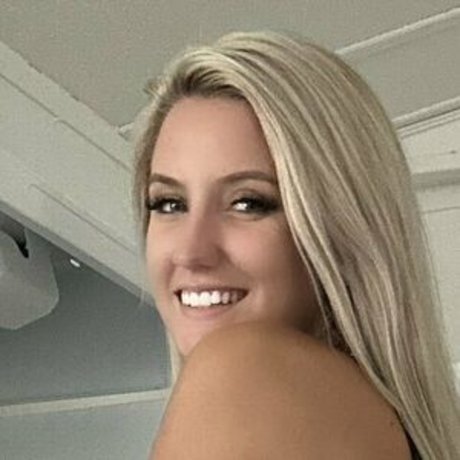 KhloeeSmithhh star naked picture