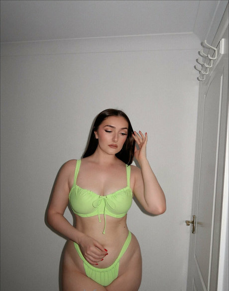 sammiewarren hd actress img